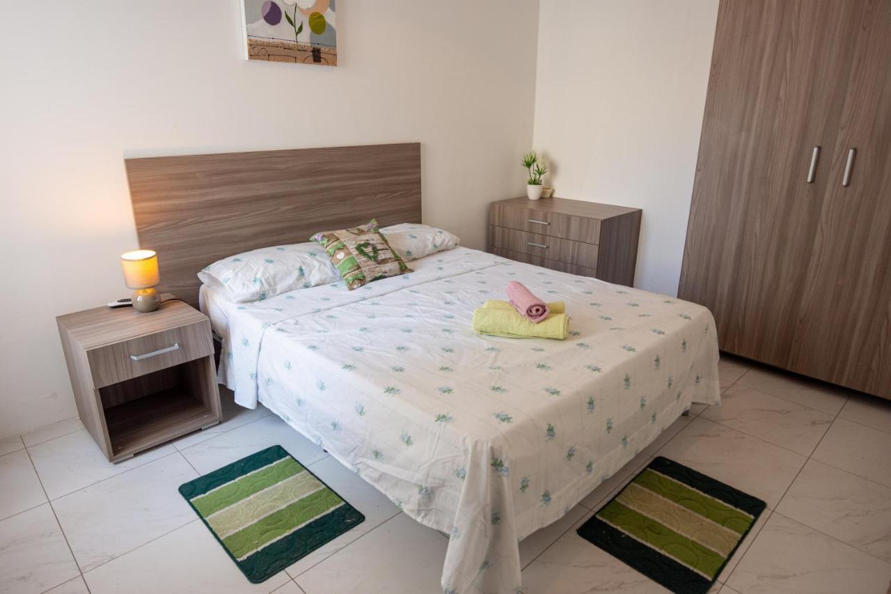 Seafront Apartment Between Valletta And Sliema Msida Exterior photo